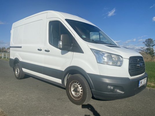 Ford Transit L2H2 střední.