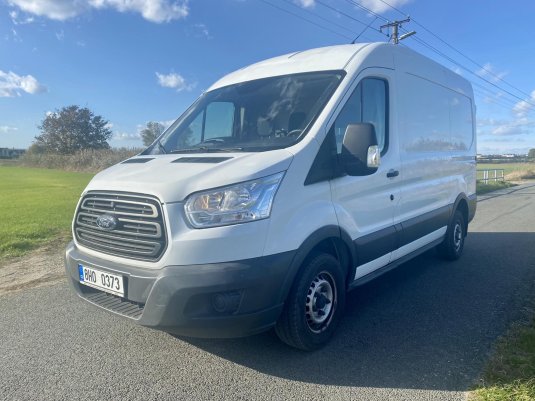 Ford Transit L2H2 střední.